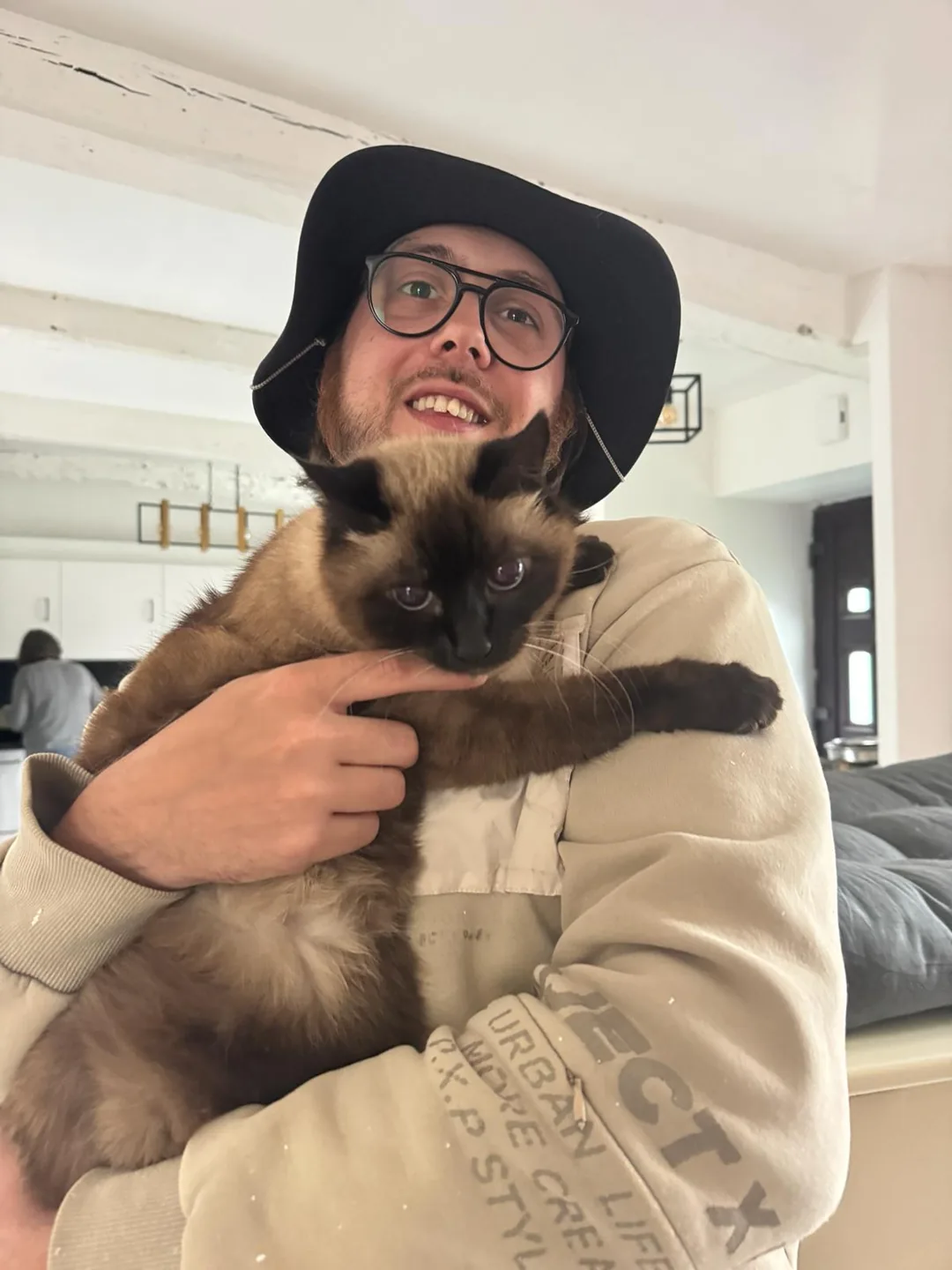Garde de chat à domicile par Tristan, visites pendant les absences des maîtres